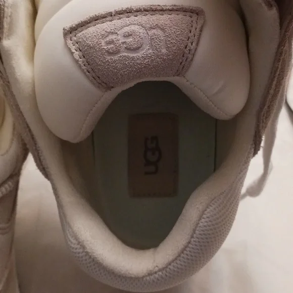 UGG size 11 men's cream and tan casual platfrom sneakers.
